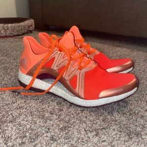 Tennis Shoes/ Running Shoes